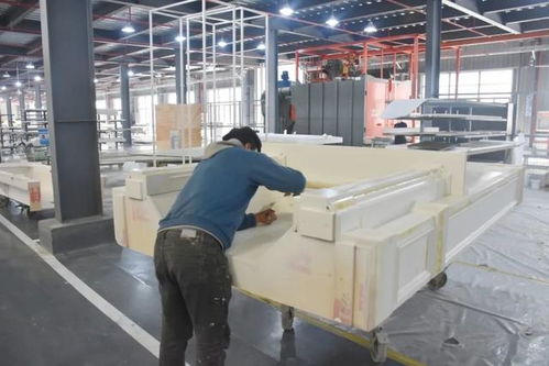 你常逛的化妝品專柜，或許都是金山這家工廠設(shè)計的